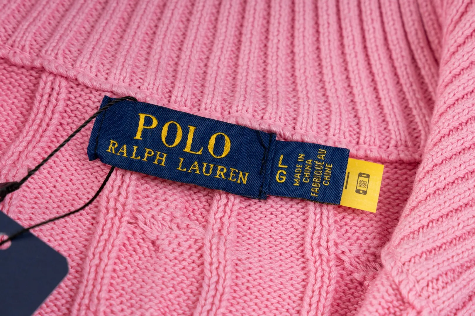 P236 #R92 RALPH LAUREN Ralph Lauren fifteen colors classic small label embroidery logo turtleneck pullover half-zip knitted cable sweater with high-density LOGO embroidery on the chest and original customized tag accessories. Made of pure cotton yarn, pure cotton is skin-friendly and comfortable, small label war horse embroidered twist turtleneck sweater 🐎 high quality, follow the blogger to learn how to wear it! Let’s buy a Ralph Lauren cable sweater. It’s a super hard-to-find series after it became popular. It’s hard to find one on the official website. It’s simple and practical to wear, with a lazy and loose feel. The thickened fabric has more texture, feels soft and delicate, and has a loose fit. Whether worn alone or layered, you can wear different styles of fashion with just one piece!   Size：XS S M L